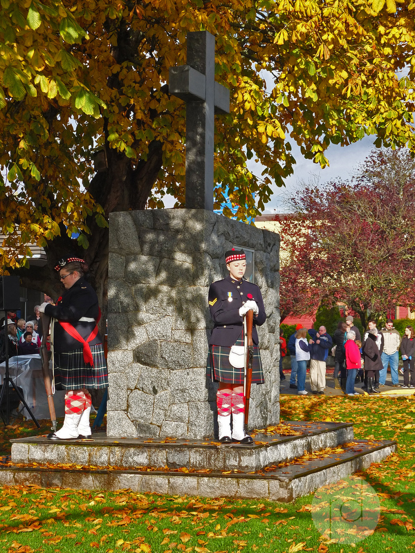 2963 Seaforth Cadets at the Cenotaph in Sechelt